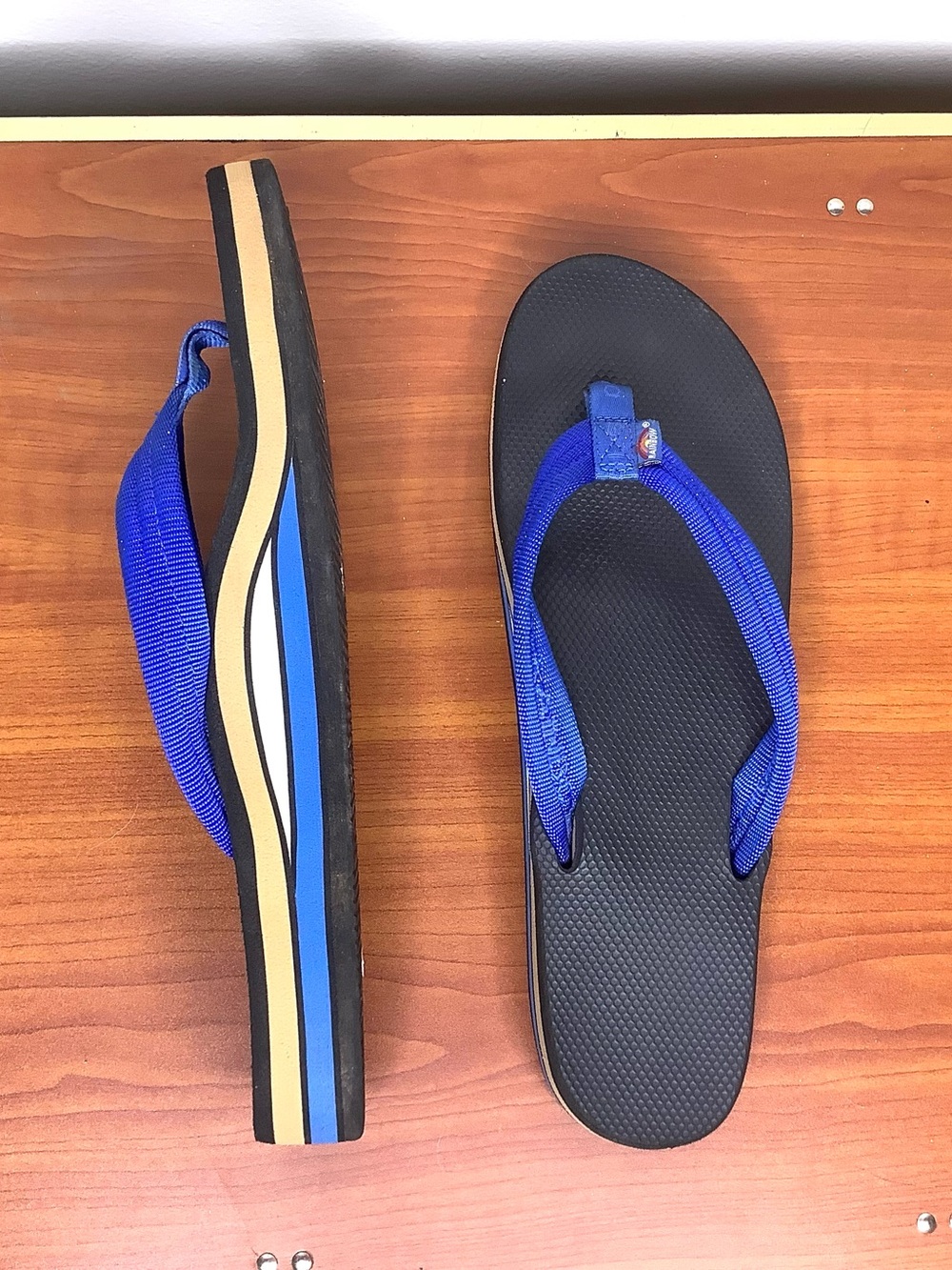 < Women’s Rainbow Blue Nylon Strap Sandals Size 8 >